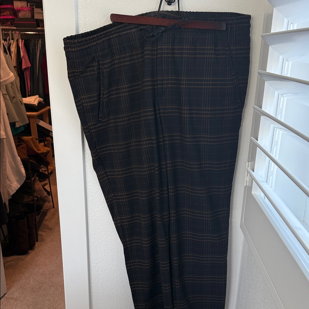 H&M Men's Black and Brown Checkered Joggers/Pants